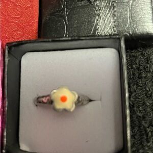 Preco Sterling Silver off white Flower Ring